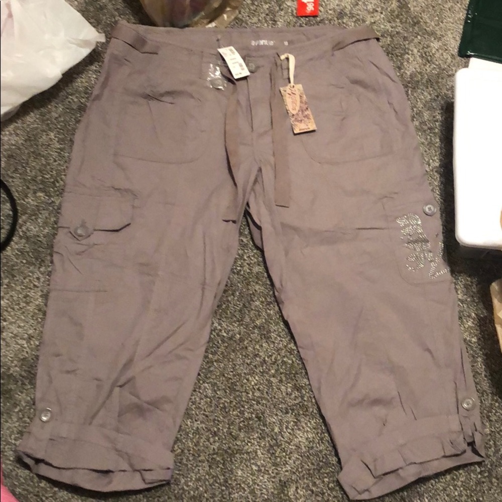 Avenue Capris